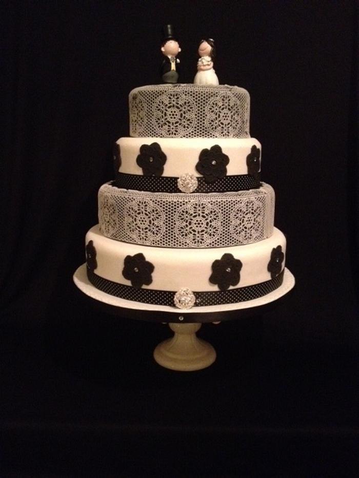Black and white wedding cake. 