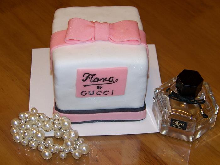 Gucci Flora Mini Cake