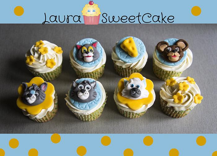 Cats and a mouse Cupcakes
