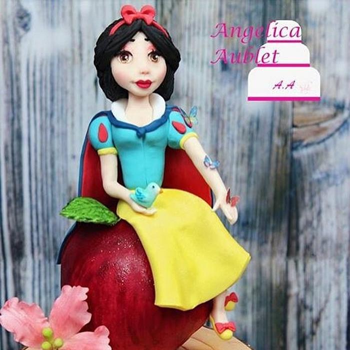 Snow white enchanted cake