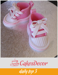 Sugarpaste baby converse shoes