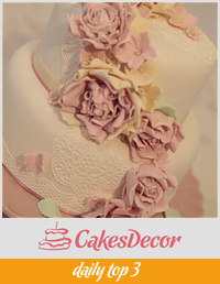 2 tier vintage wedding cake