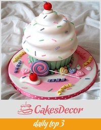 'Sweet' 16 Giant Cupcake