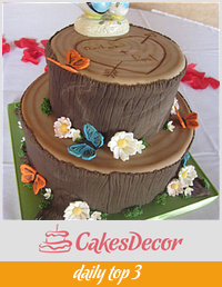 Woodland tree stump wedding cake