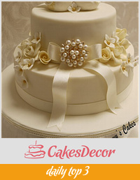 Isobella Golden Wedding Lovebirds Cake