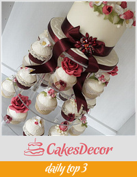 Jackie wedding cake and cupcakes