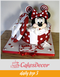 Minnie Mouse Gift Box Cake