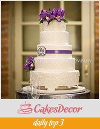 Iris and Lace Wedding Cake at the Alumni House Williamsburg