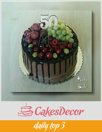 Chocolate cake with fresh fruits