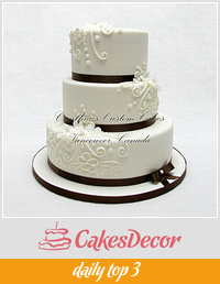 White and Browm Wedding Cake