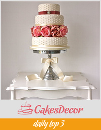 Pearls & Roses Wedding Cake