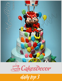 Mickey and Minnie with balloon