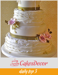 Roses & Ruffles wedding cake