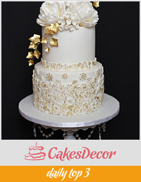 White - Gold Wedding Cake
