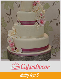 Rose & Hydrangea Cascade Wedding Cake