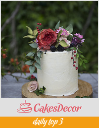 Sugar flowers & fruit with buttercream, a natural wedding 