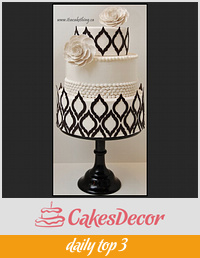 Black & White Quatrefoil Wedding Cake