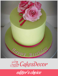 Fondant cake with gumpaste roses