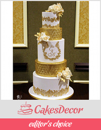 White & Gold Wedding Cake