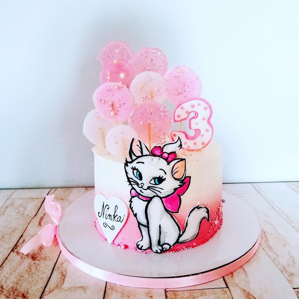 Wife's attempt at making Aristocats' Marie from icing for Daughter's cake.  : r/pics