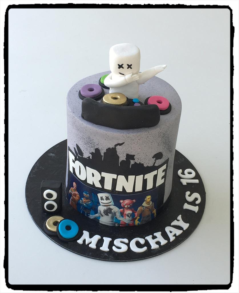 17 DELICIOUS Fortnite Cake Ideas [How-to Recipes]