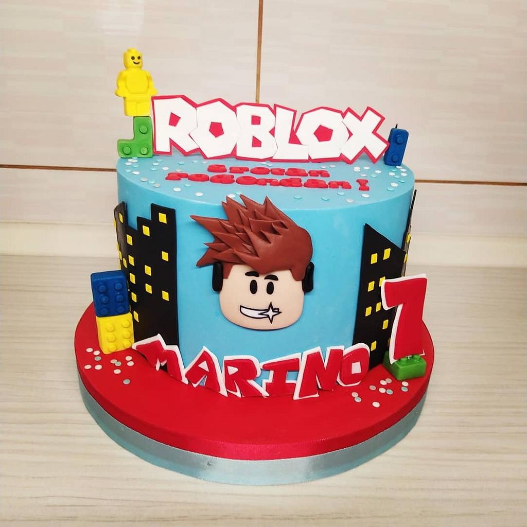 Roblox cake - Decorated Cake by Tortalie - CakesDecor