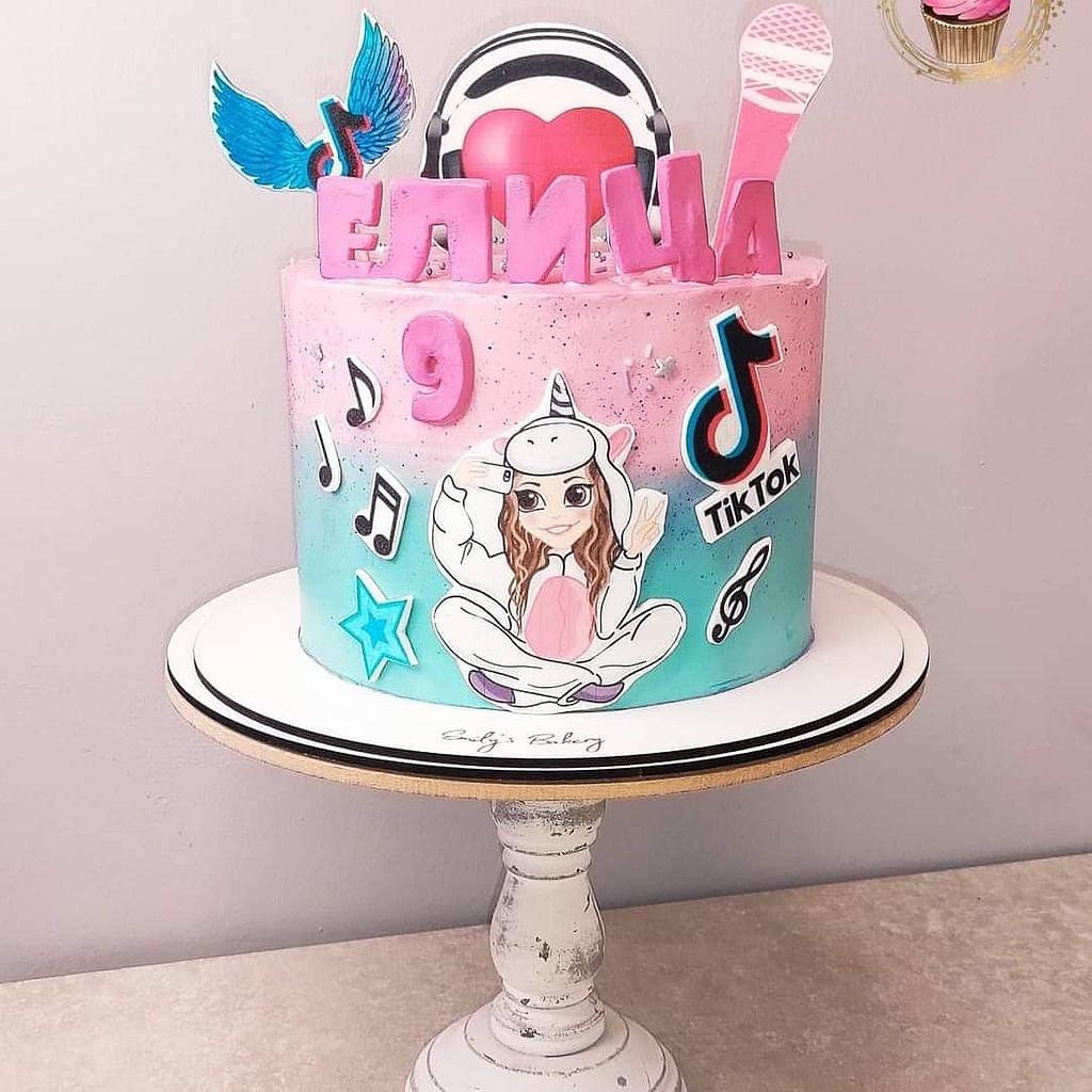 Moist Cake Co - Happy DOUBLE DIGITS to Maren! This cake screams #tweenager  and I love it 🎧💖🖤 I hope your Birthday was full of Tik Tok videos! ﻿  ﻿Pink Champagne and