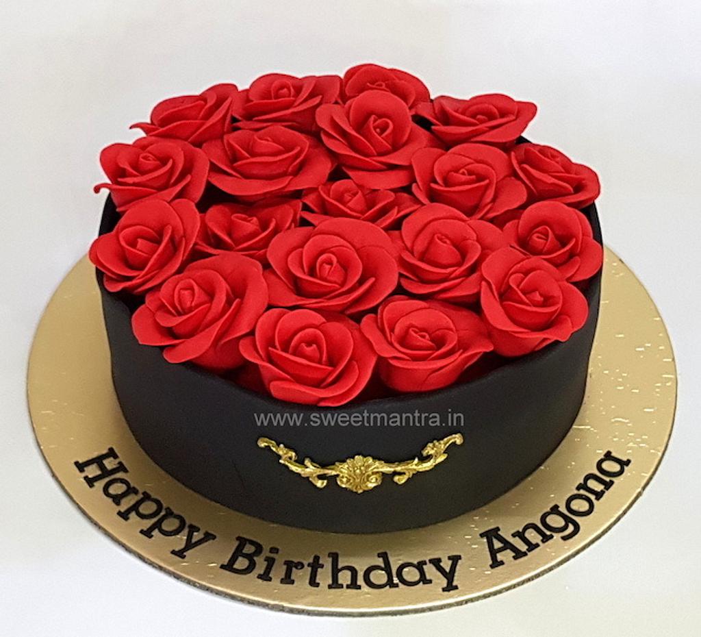 Red Roses box cake - Decorated Cake by Sweet Mantra - CakesDecor