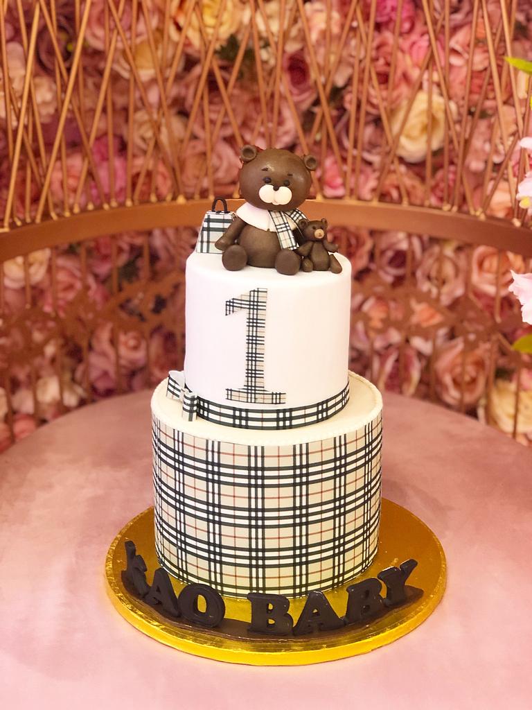 BURBERRY CAKE 🤎🤍🖤❤️ #cakedecorating #cakevideo #customcake #track
