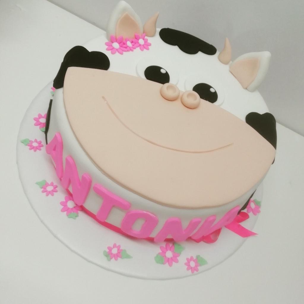 Vaca - Decorated Cake by Con Mucho Arte - CakesDecor