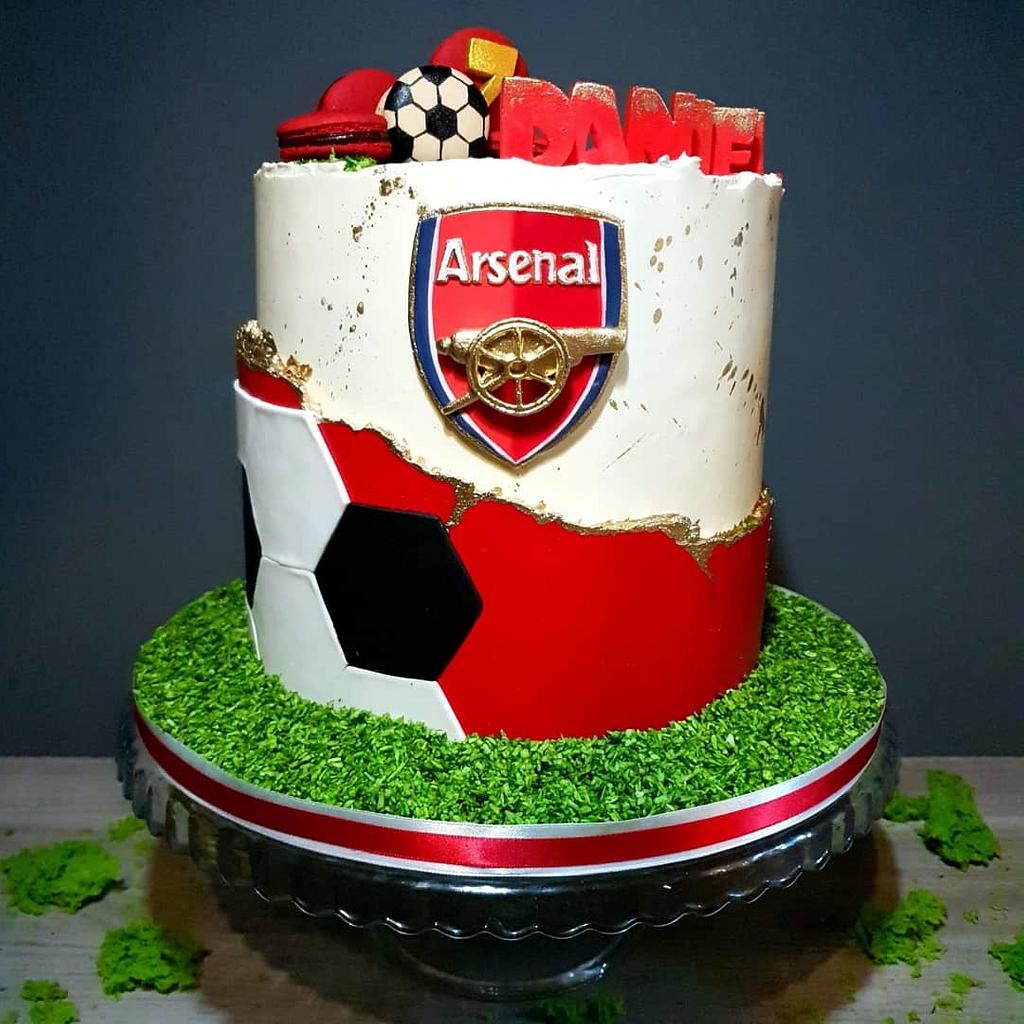 Arsenal 2014 Football Shirt and Scarf Birthday Cake | Susie's Cakes