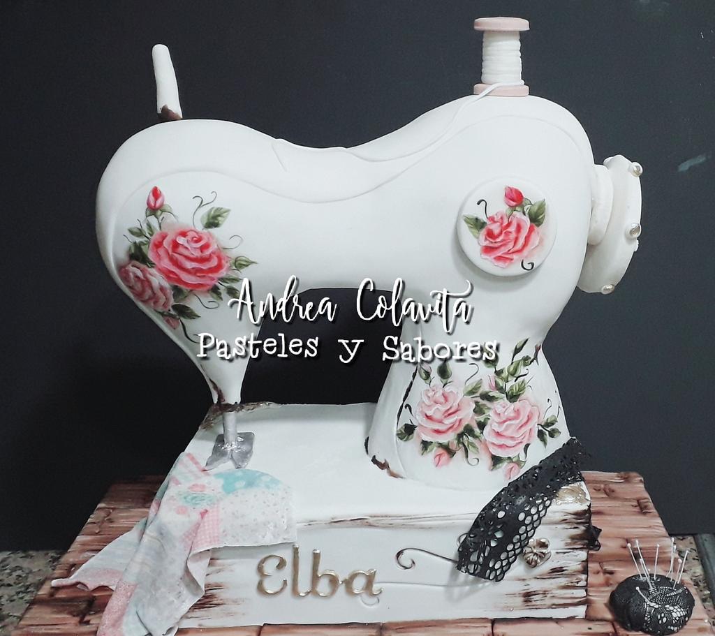 Máquina de coser - Decorated Cake by Andrea Colavita - CakesDecor