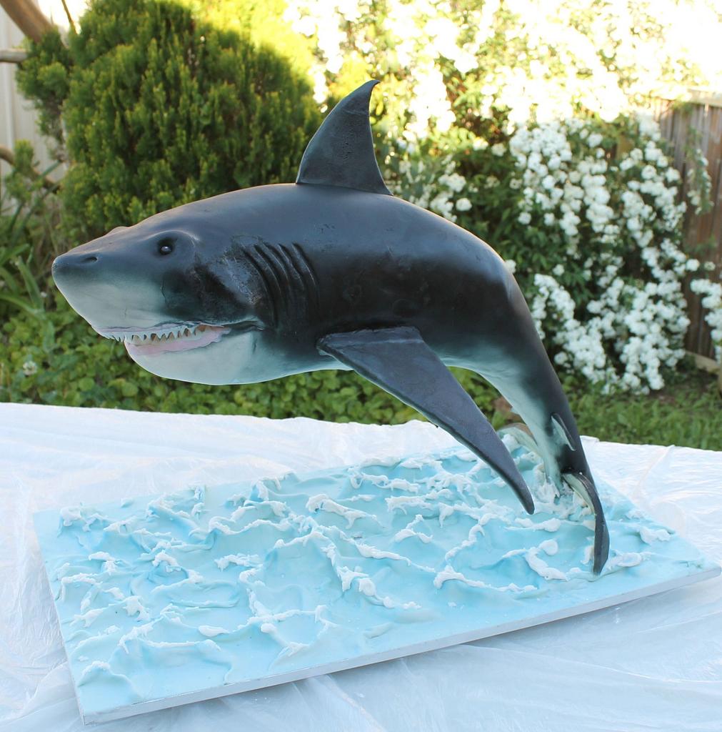 3D shark Cake - Decorated Cake by BettyCakesEbthal - CakesDecor