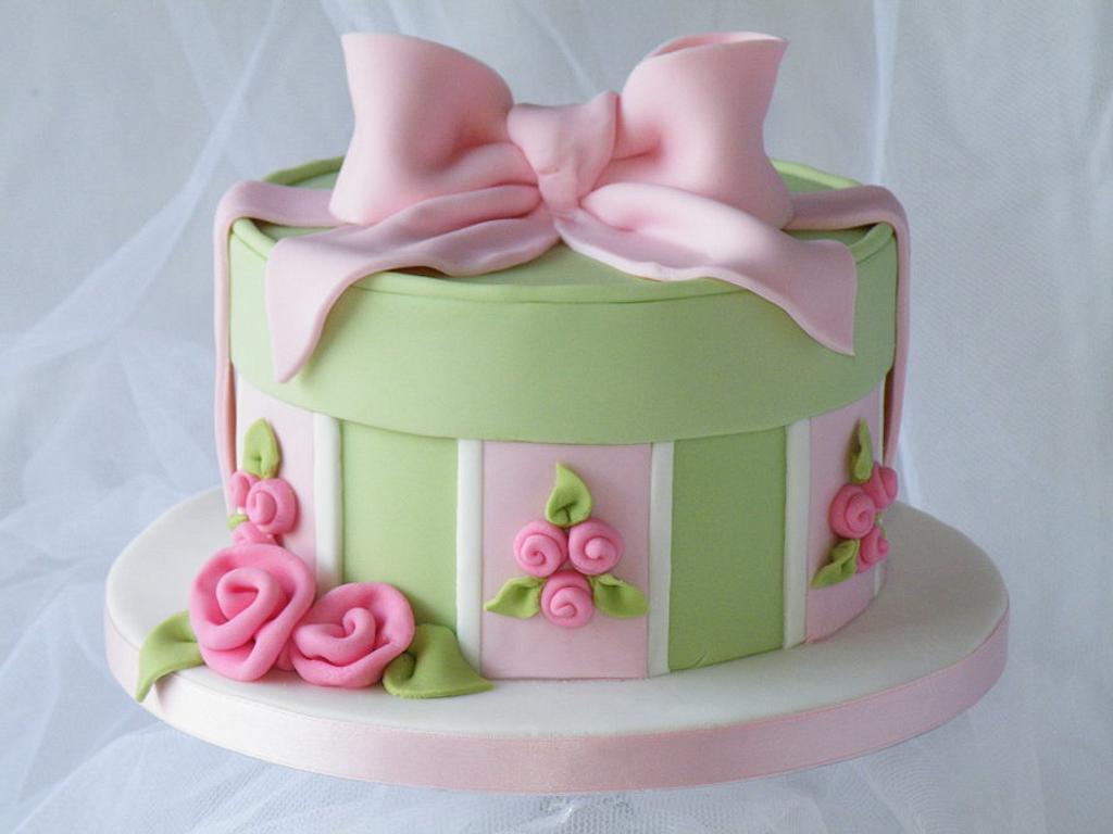 Tapestry Cakes - Designer hat box cake with purse box and sugar