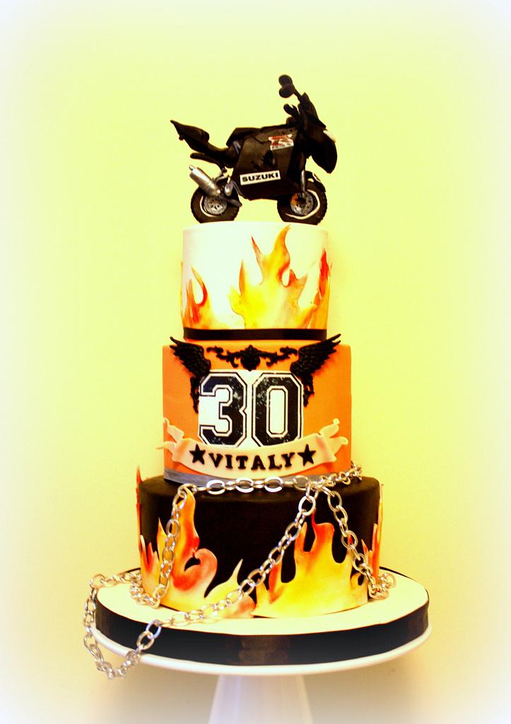 👩‍🍳 Carliny Antonelle no Instagram: “Ele ama moto 🏍🏍🏍 Topo  @alcioneperson . . .#cake #cakeboss #cakedecorating #cakea…