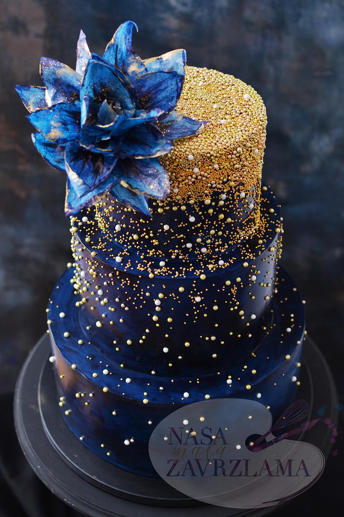 Dark Blue And Gold Sparkle Cake Cake by Nasa Mala CakesDecor