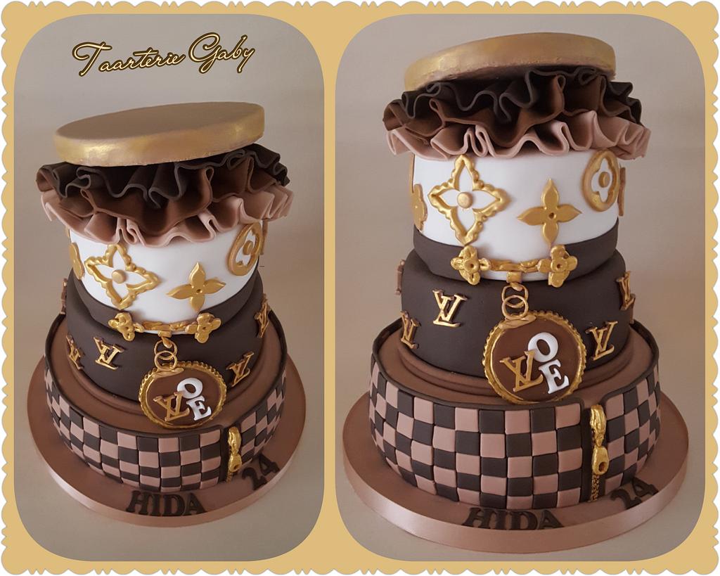 Vivienne & Gaston with LV open box cake Size: 5” x 6” Whatsapp: 64912087  請預2星期前落單Pre-order 2 weeks in…