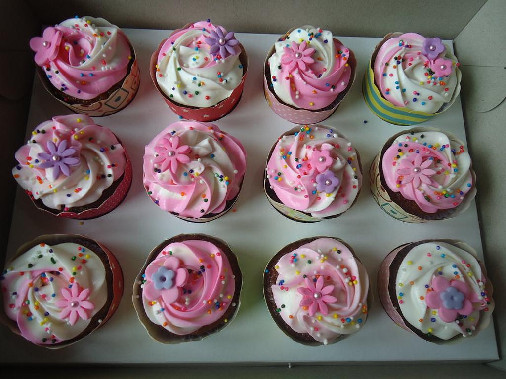 Cupcakes Galore Cake by Venelyn G. Bagasol CakesDecor