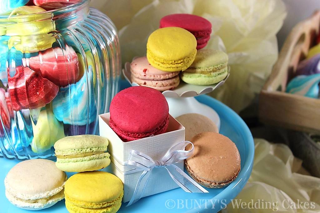 Kisses Macarons And Lonely Pie Macarons and Meringue Kisses - Cake by Bunty's Wedding - CakesDecor