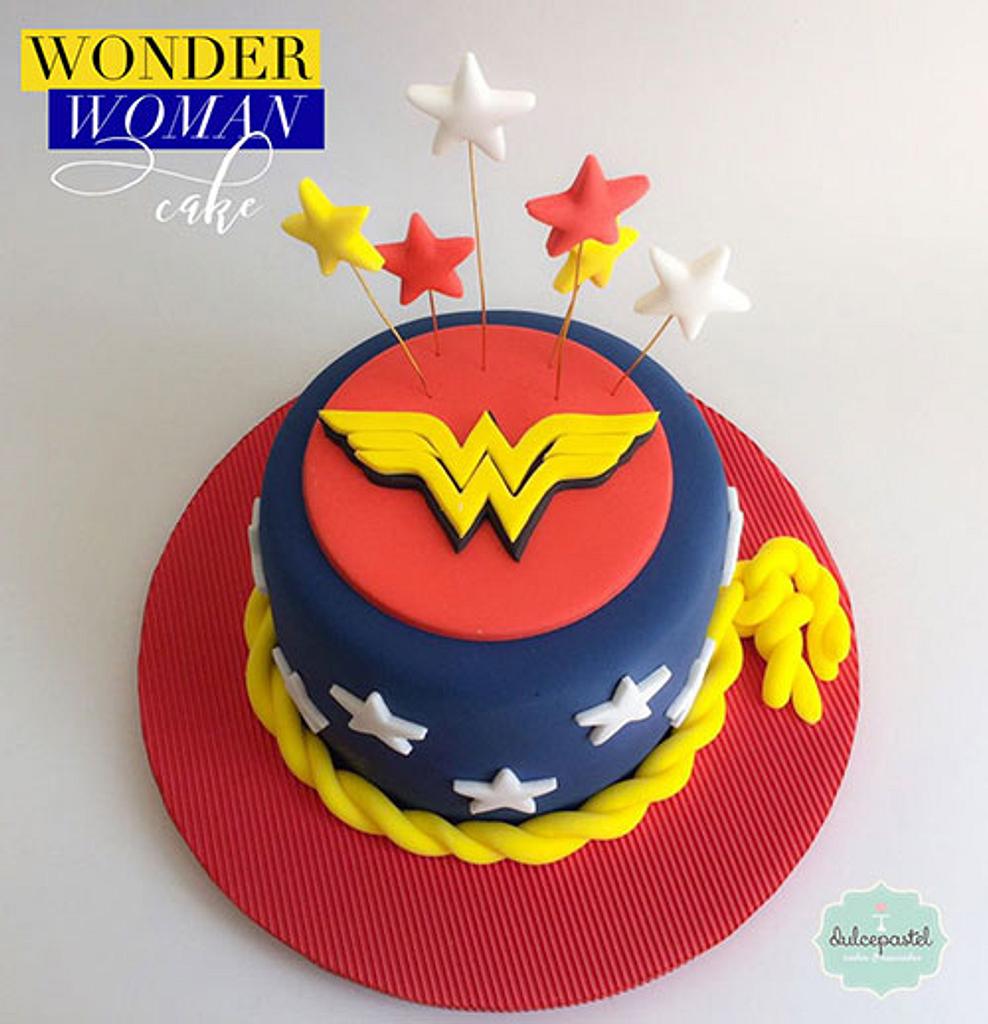 Torta Wonder Woman - Decorated Cake by  - CakesDecor