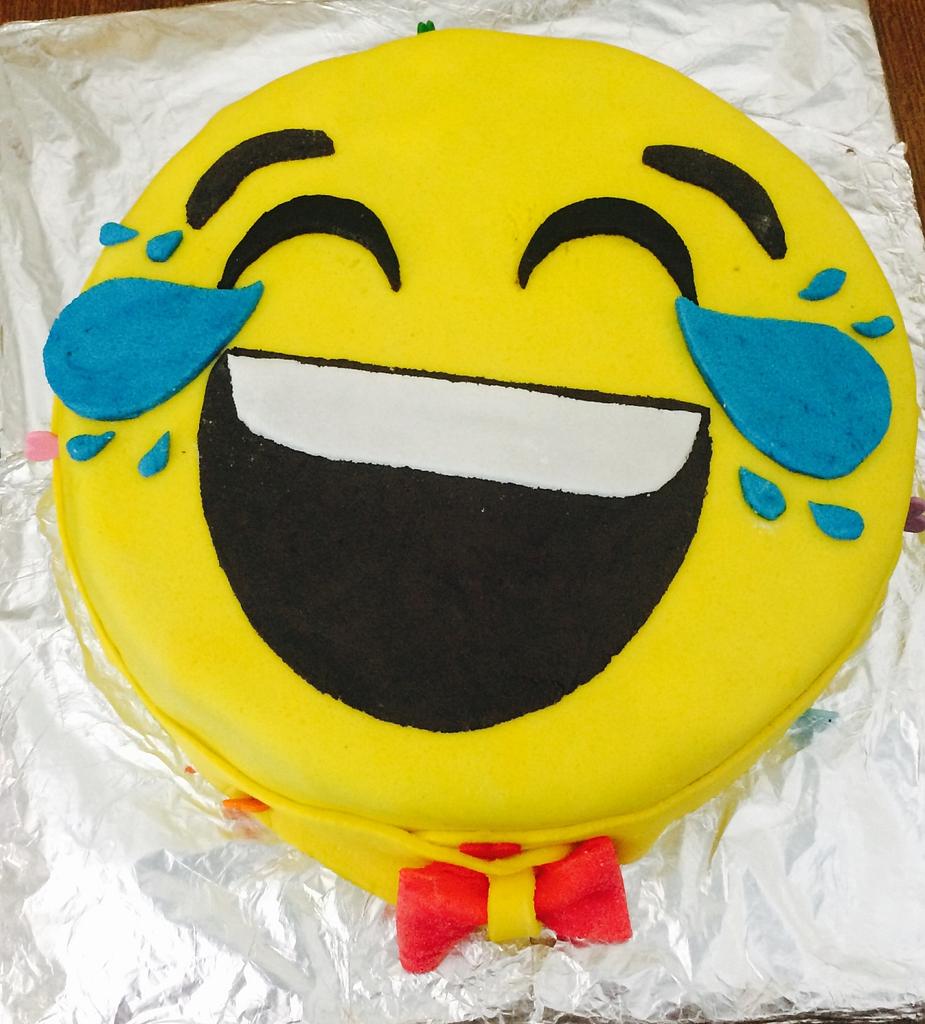 Laughing emoji cake - Decorated Cake by Savitha Alexander - CakesDecor