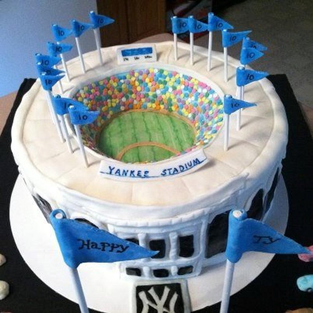 Amazing cake decorator Steffany Bowling at Peace, Love & Cakes. She is in  my hometown and made news with her Alabama stadium cake! She is at it  again! : r/cakedecorating
