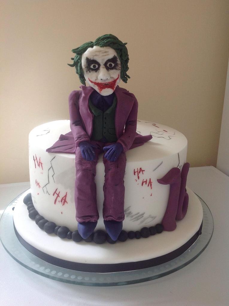 This joker cake was so much fun to create!!! 💚💜 #homebaker#customcak... |  TikTok
