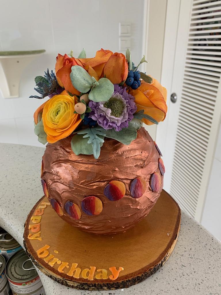 vase cake with flowers Cake by alek0 CakesDecor