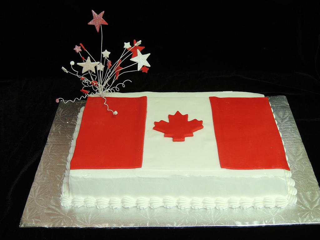 Happy Canada Day Red Maple Leaf Colorful Streamers Edible Cake Topper – A  Birthday Place
