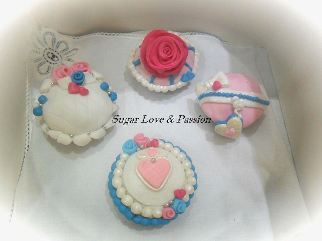 Charming cupcakes - Cake by Mary Ciaramella (Sugar Love & - CakesDecor