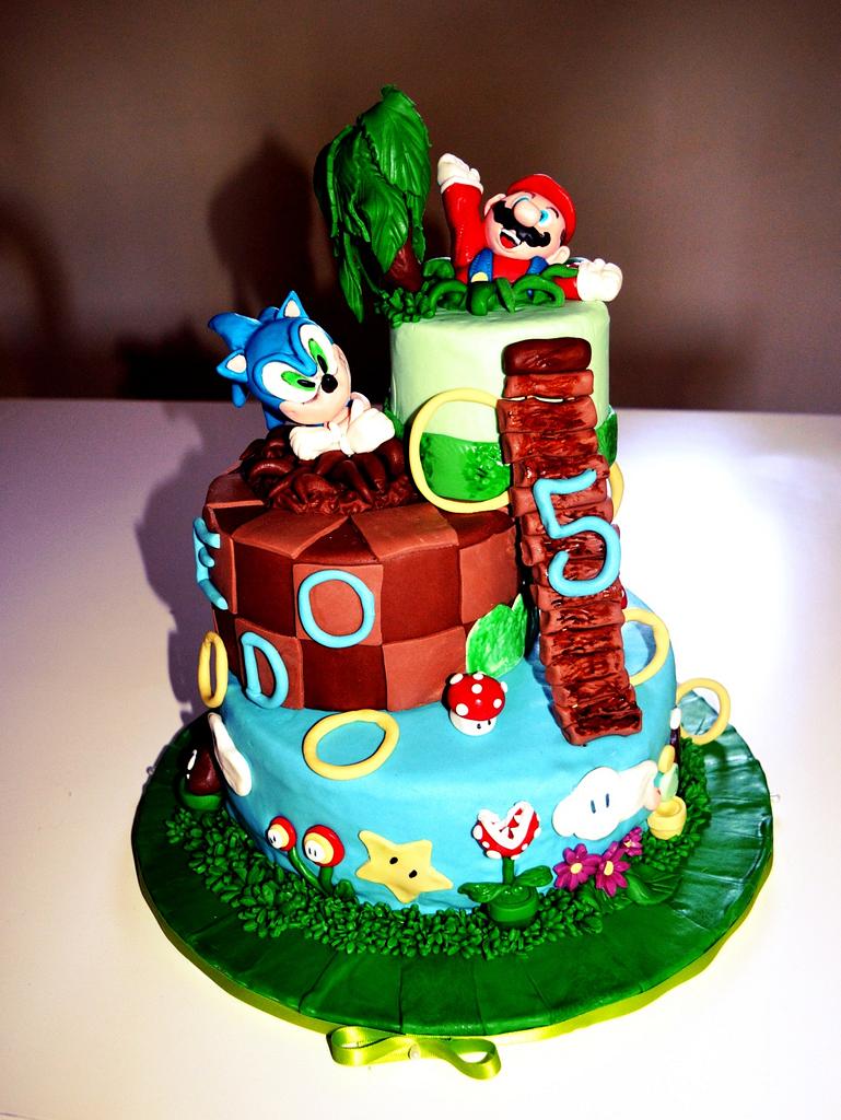 Sonic-VS-SuperMario - Decorated Cake by Marta Biletti - CakesDecor