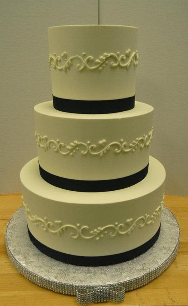 The Icing & The Cake - Scroll work with gold edible pearlsyes