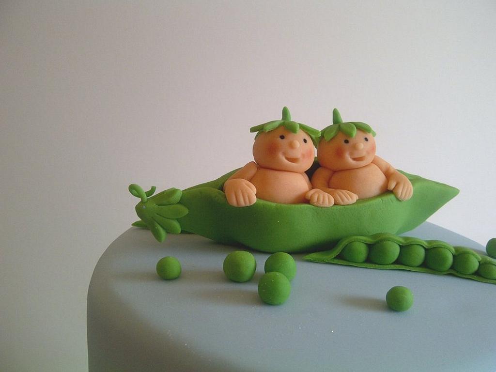 Twin Baby Shower Cake - Cake by CakeyCake - CakesDecor