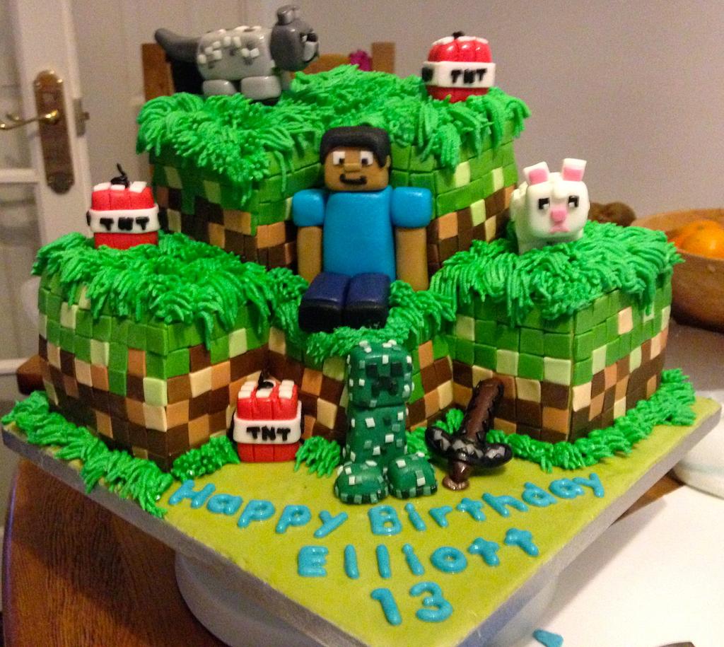 Diamond Ore Minecraft Cake - CakeCentral.com